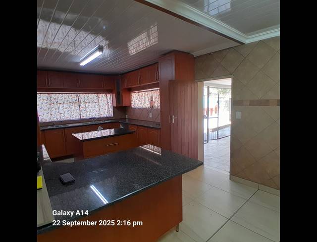 5 BEDROOM HOUSE FOR SALE IN BO-DORP